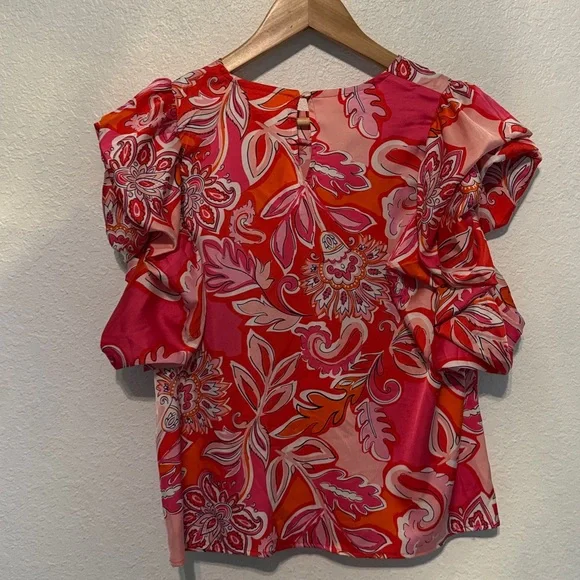 Perfect THML floral satin puff sleeve top medium - Picture 9 of 11